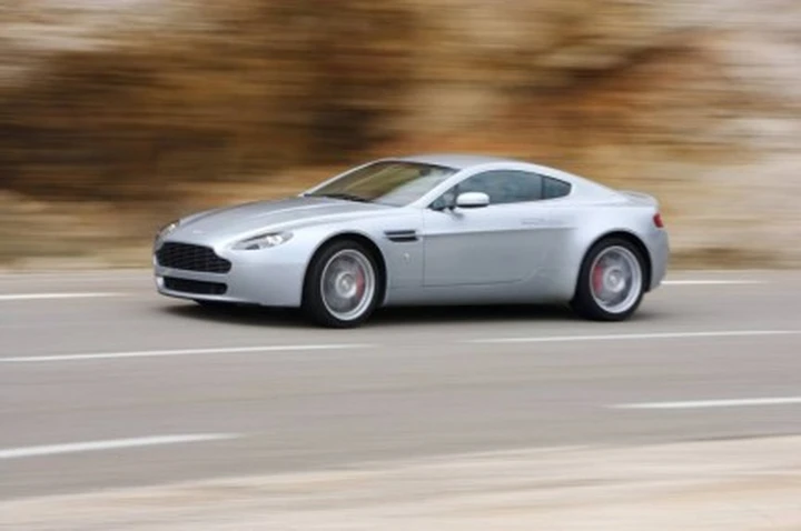 Aston Martin presenta lo Sportpack per la V8 Vantage