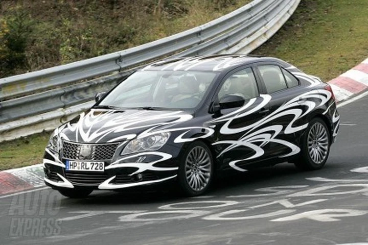 Suzuki cancella la Kizashi: la crisi continua a picchiare duro in Giappone