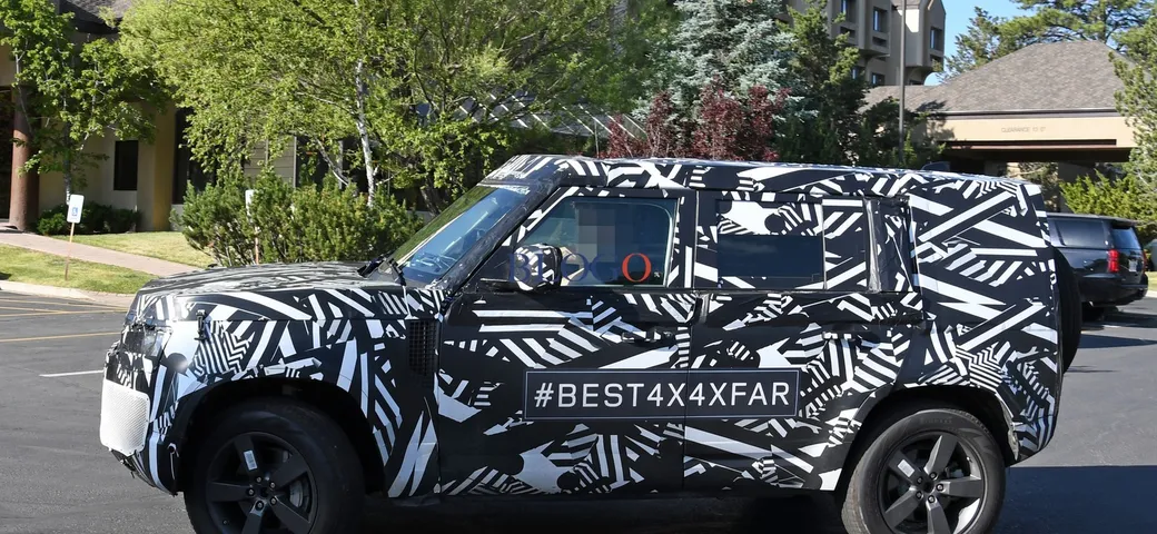 Land Rover Defender: foto spia degli interni