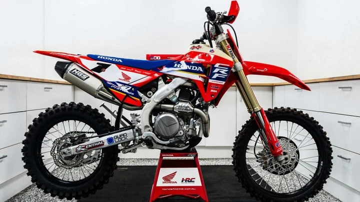 Honda CRF450RX Finke celebra 50 anni con modifiche da gara