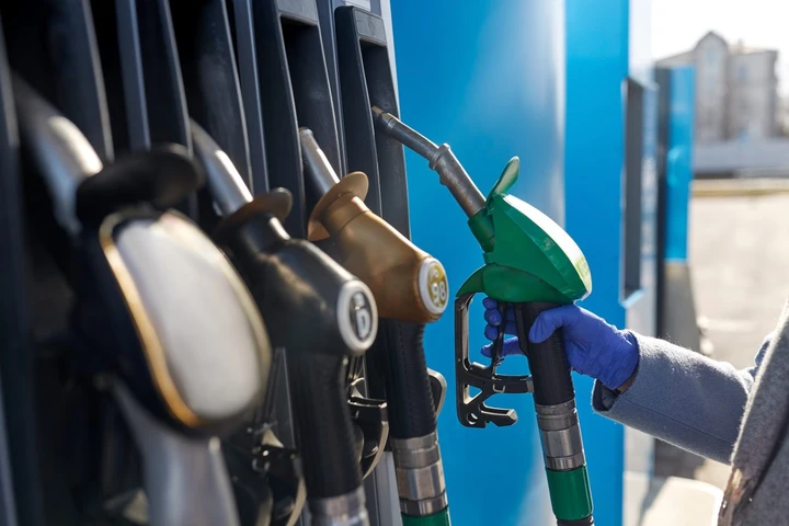 Addio alla Svizzera come paradiso della benzina