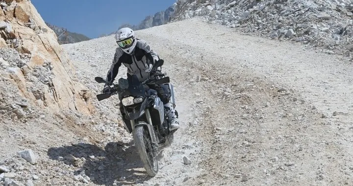 BMW R 1200 GS Triple Black e F 800 GS M.Y. 2016: primo contatto