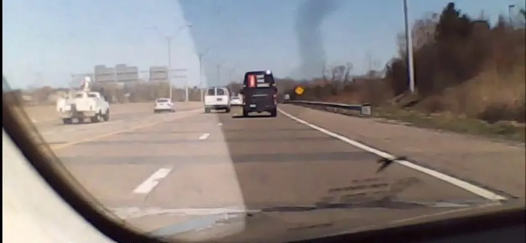 Il Tesla Autopilot evita un incidente