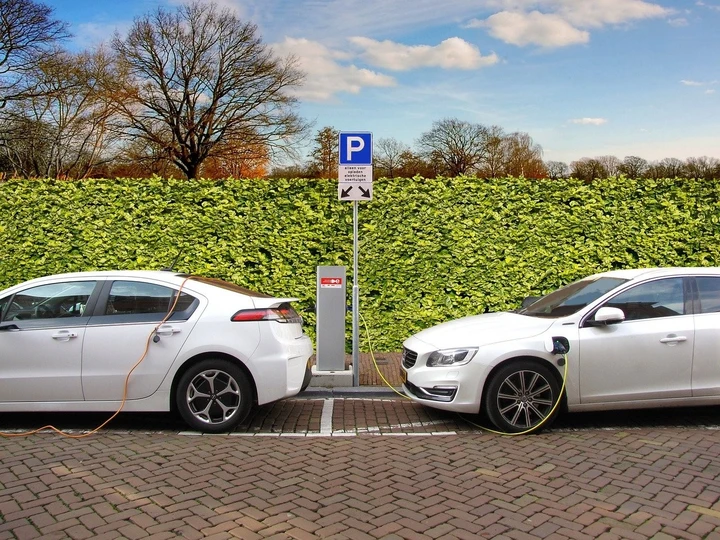 Svizzera: l'auto elettrica nel mirino degli ambientalisti