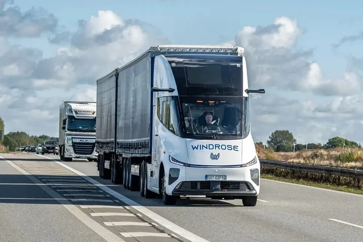 Camion EV cinesi, prezzi fino a 100.000 euro più bassi: l’UE rischia di perdere un quarto del mercato