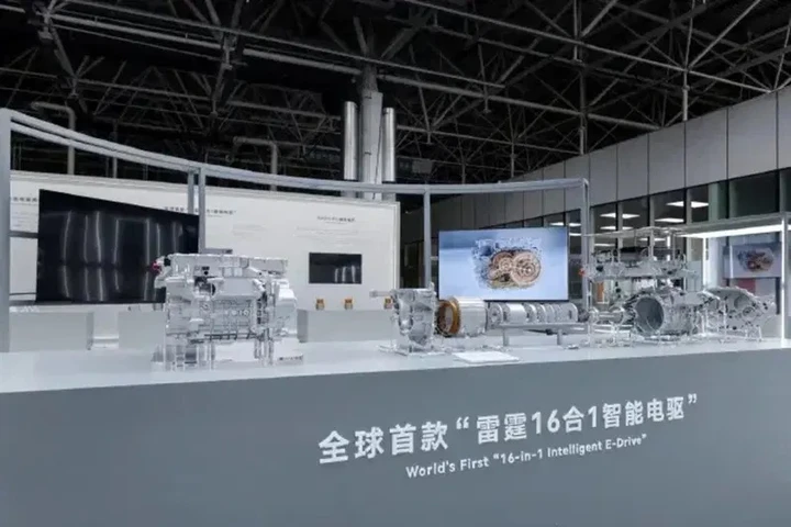 Geely rivoluziona l'auto elettrica: debutta il primo motore 16-in-1 con efficienza record
