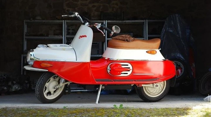 Il ritorno 'elettrico' della Čezeta con lo scooter 506