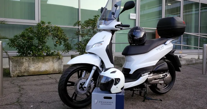 Nuova linea caschi Peugeot Scooters