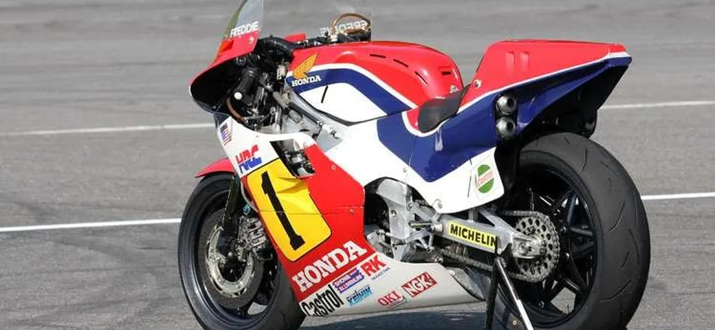 Honda NSR 500: il risveglio delle V4 a due tempi [Video]