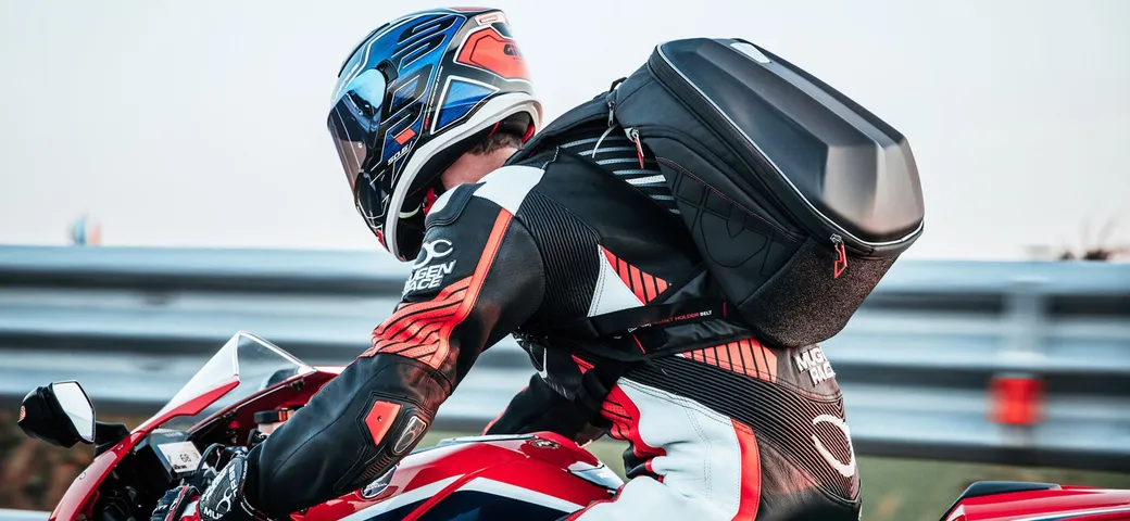 Givi presenta la collezione 2021: dalle borse da off-road alle valigie estensibili, passando per caschi e luci di cortesia