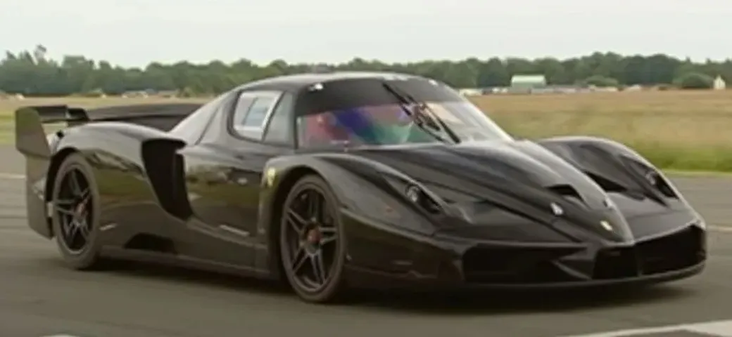 Amarcord: il record della Ferrari FXX sulla pista di Top Gear [Video]