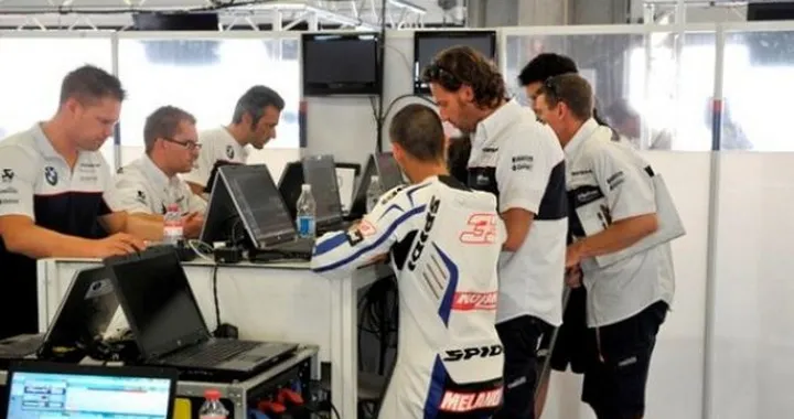 Le BMW di Haslam e Malendri davanti a tutti a Portimao