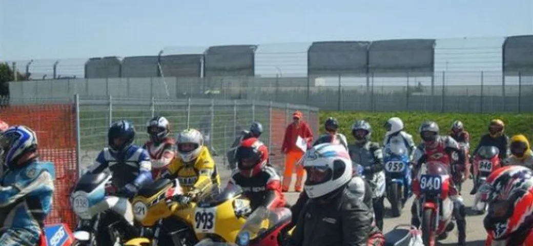 Supertrophy Yamaha RD Series Bardahl 2012