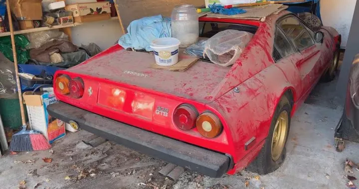 Tornano a risplendere due Ferrari 308 GTB chiuse in garage da 30 anni