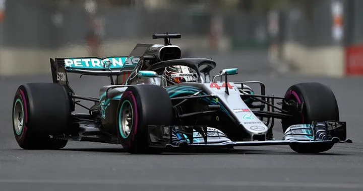 Formula 1, GP Azerbaijan 2018: vince Hamilton! Vettel beffato