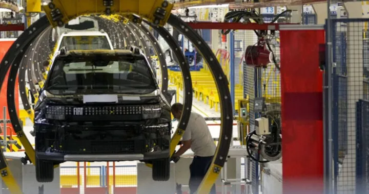 Addio 500 ora c'è la Fiat Grande Panda, cambio nella fabbrica africana