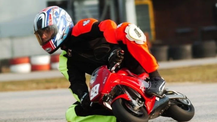 Scatto in Corsa: Minimoto in pista