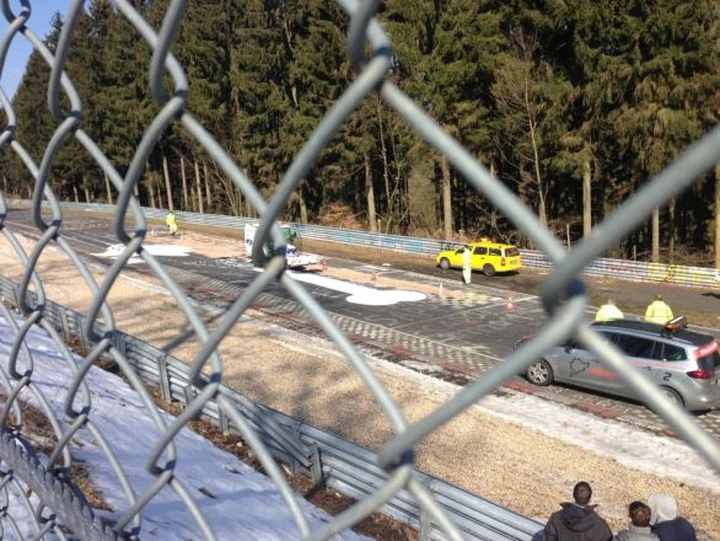 Nurburgring: chiusa la pista per rimuovere il graffito di un... pene!