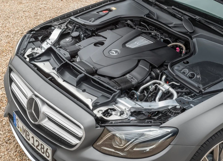 Mercedes richiama un milione di vetture: rischio incendio