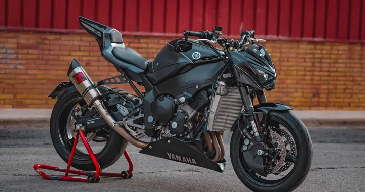 Tydirium: la Yamaha R1 2002 reinventata in chiave streetfighter