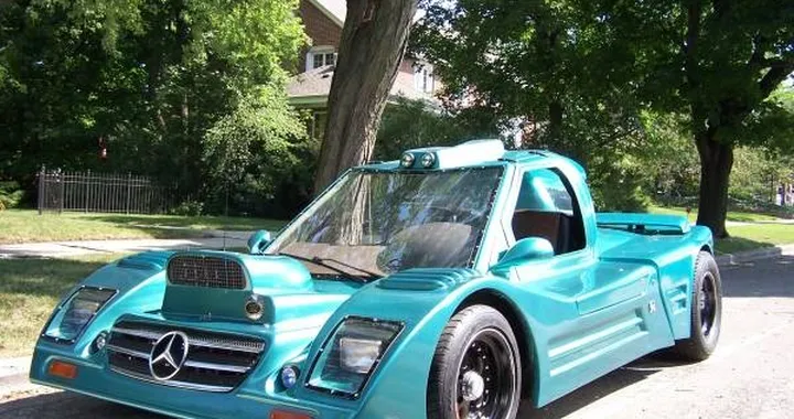 Ecco un bizzarro (e discutibile) prototipo ispirato alle Mercedes da gara