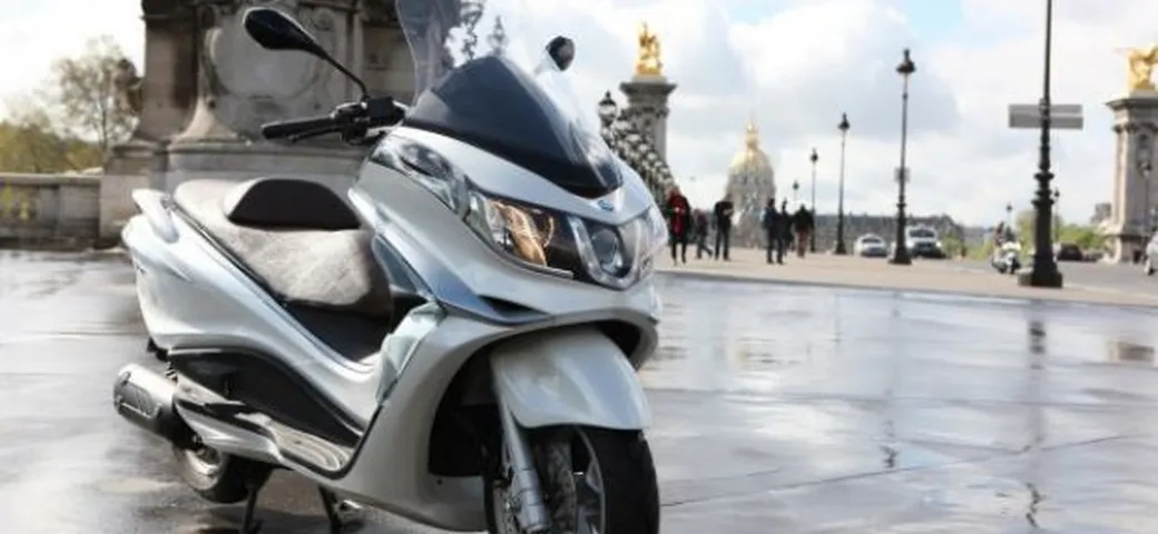 Piaggio X10 Day