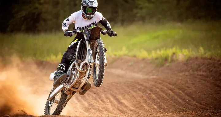 Triumph TF 250-X 2027, la regina della MX2 diventa ancora più affilata