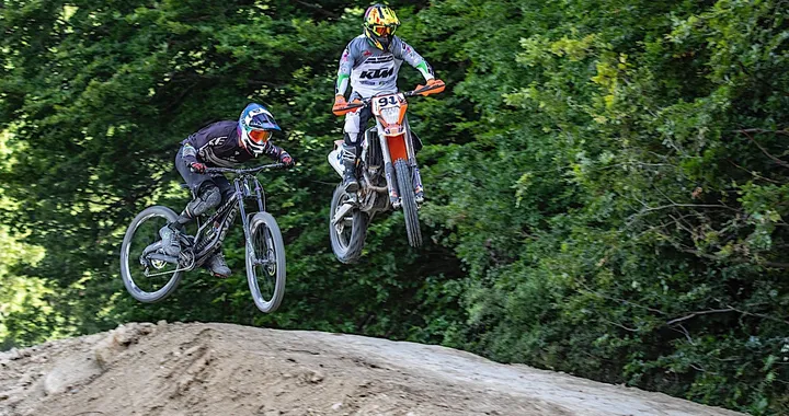 Eco or Not: KTM 250 vs Devinci Wilson 29