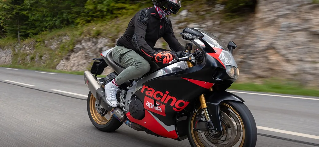 La Aprilia RSV4 1100 si trasforma in una RS250