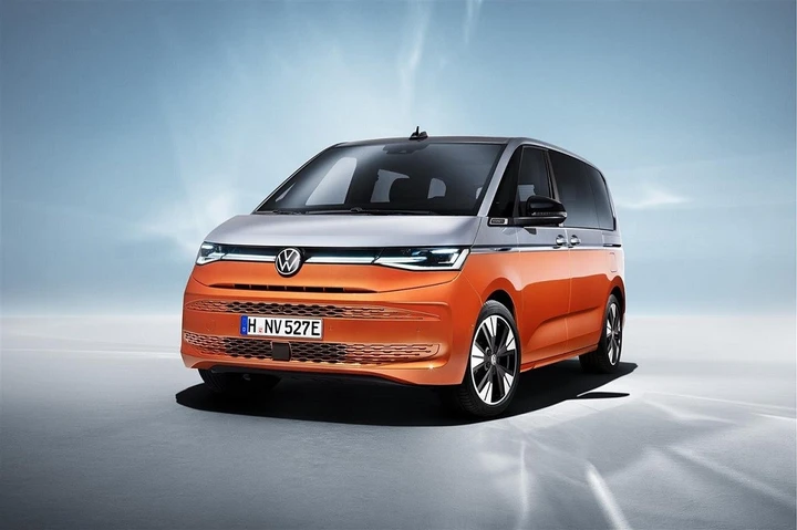 Volkswagen Multivan T7 2021: novità, interni, motore ibrido plug-in