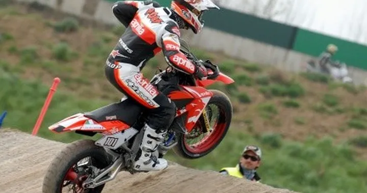 Tricolore Supermoto: doppietta Aprilia con Thierry Van Den Bosch