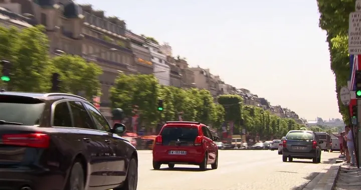 Peugeot 108: prova su strada a Parigi