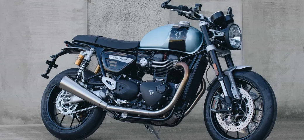 Triumph svela la nuova Speed Twin Breitling Limited Edition e l'orologio Brietling Top Time Triumph Edition