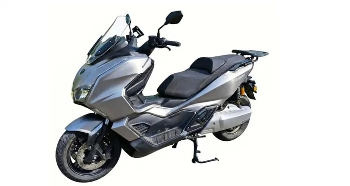 Trinity Saturn GT 300: lo scooter elettrico da 30 CV guidabile con patente A1