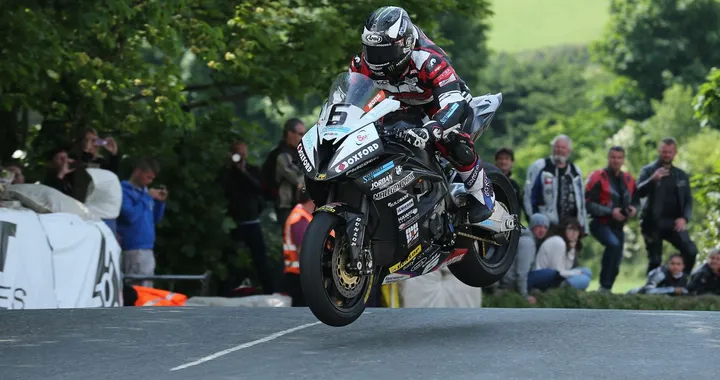 TT2016, dominio di Dunlop nella Superbike Race. 133 mph: è  record