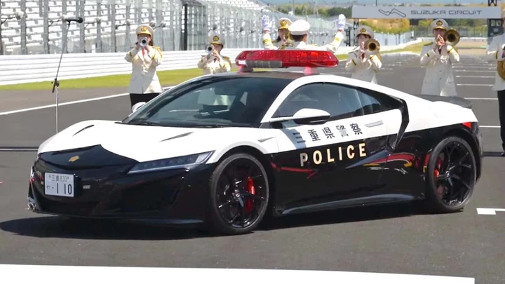 La polizia giapponese può contare su una supercar di primo piano