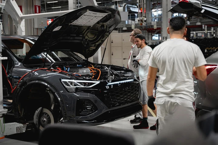 Audi è in difficoltà e taglia 7.500 posti di lavoro e pensa alla riconversione militare
