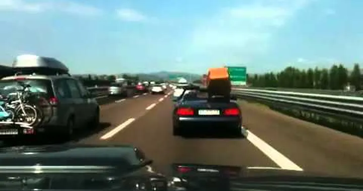 Una bara al posto del passeggero - Video girato sulla A4 - Uscita Vicenza Ovest - Luglio 2011