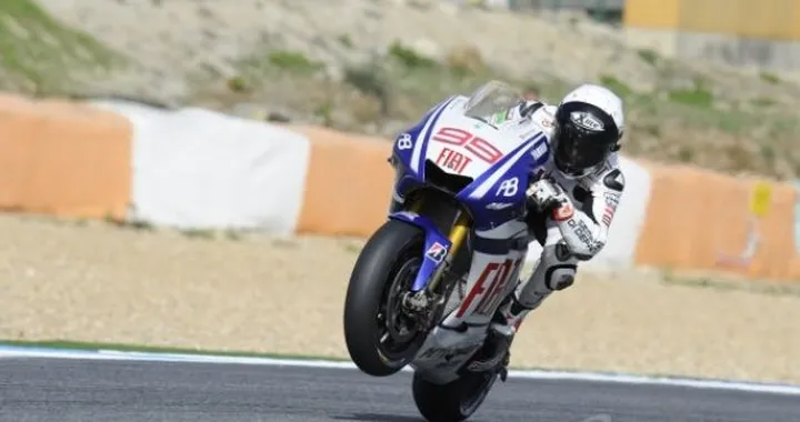 MotoGP, Valencia: Jorge Lorenzo il più veloce nella seconda sessione di prove libere. Secondo Stoner, Rossi solo nono