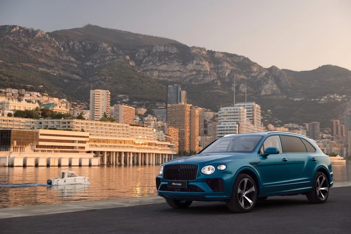 Bentley Bentayga EWB Azure Riviera Collection: il SUV di lusso ispirato agli yacht