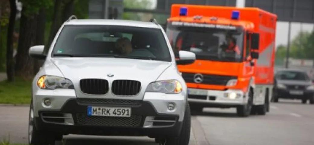 Bmw, Emergency Stop Assistant: frenata automatica in caso di malore del conducente