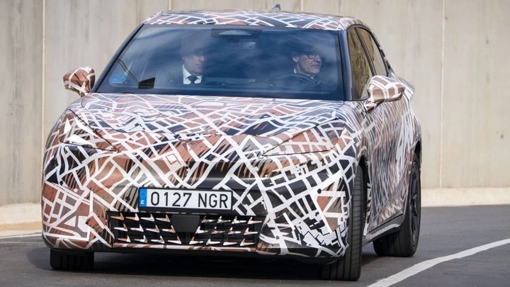 CUPRA Raval, la compatta elettrica arriverà presto a partire da 26.000€