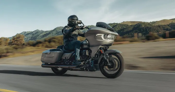 Harley-Davidson CVO Street Glide e Road Glide: svelate le nuove touring [FOTO]