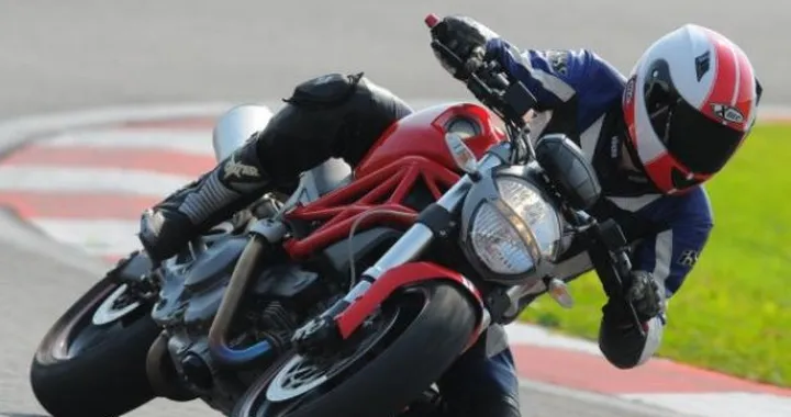 Scatto in Corsa: Ducati Monster 696 ad Adria