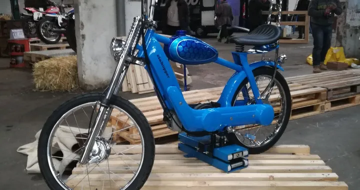 Ciahopper, il motorino Piaggio Ciao trasformato in Chopper