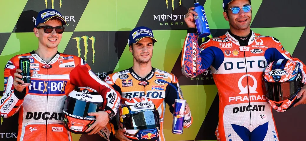 MotoGP Catalunya 2017: pole di Pedrosa su Lorenzo e Petrucci, Rossi 13° [FOTO]