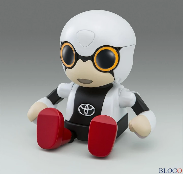 Toyota Kirobo Mini: il robot che fa compagnia in auto