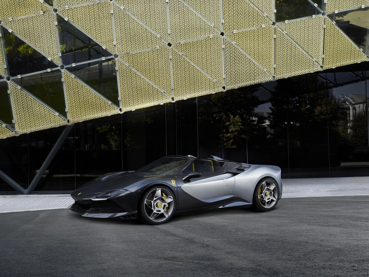 Ferrari SP-8: ecco la nuova one-off del cavallino rampante