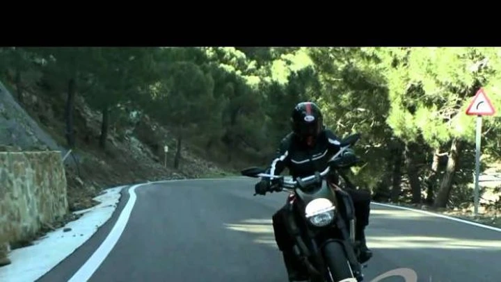 TEST: Faccia a faccia con la Ducati Diavel /video