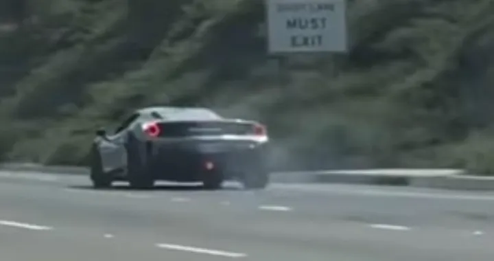 Come (non) prendere un dosso con una Ferrari
